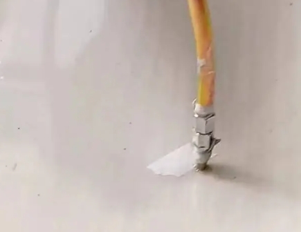 定陶瓷砖空鼓维修公司专业解答在瓷砖铺贴过程中，如果使用的砂料过粗（如全部使用了粗砂），可能会导致以下问题