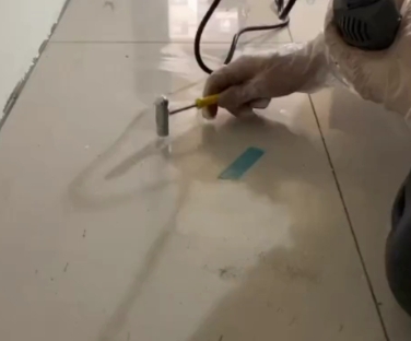定陶瓷砖开裂维修公司专业分享瓷砖在铺贴前如果没有沥干水分，将会导致以下问题