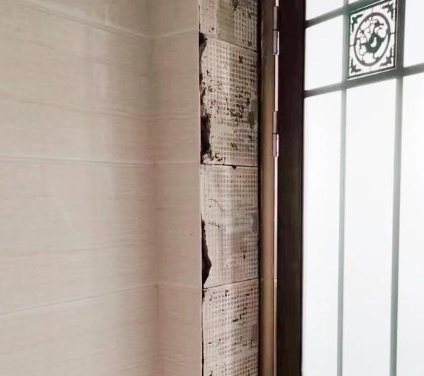 定陶瓷砖空鼓免砸砖维修公司分享吸水砖泡水时间不够或过长都会对瓷砖铺贴效果产生影响